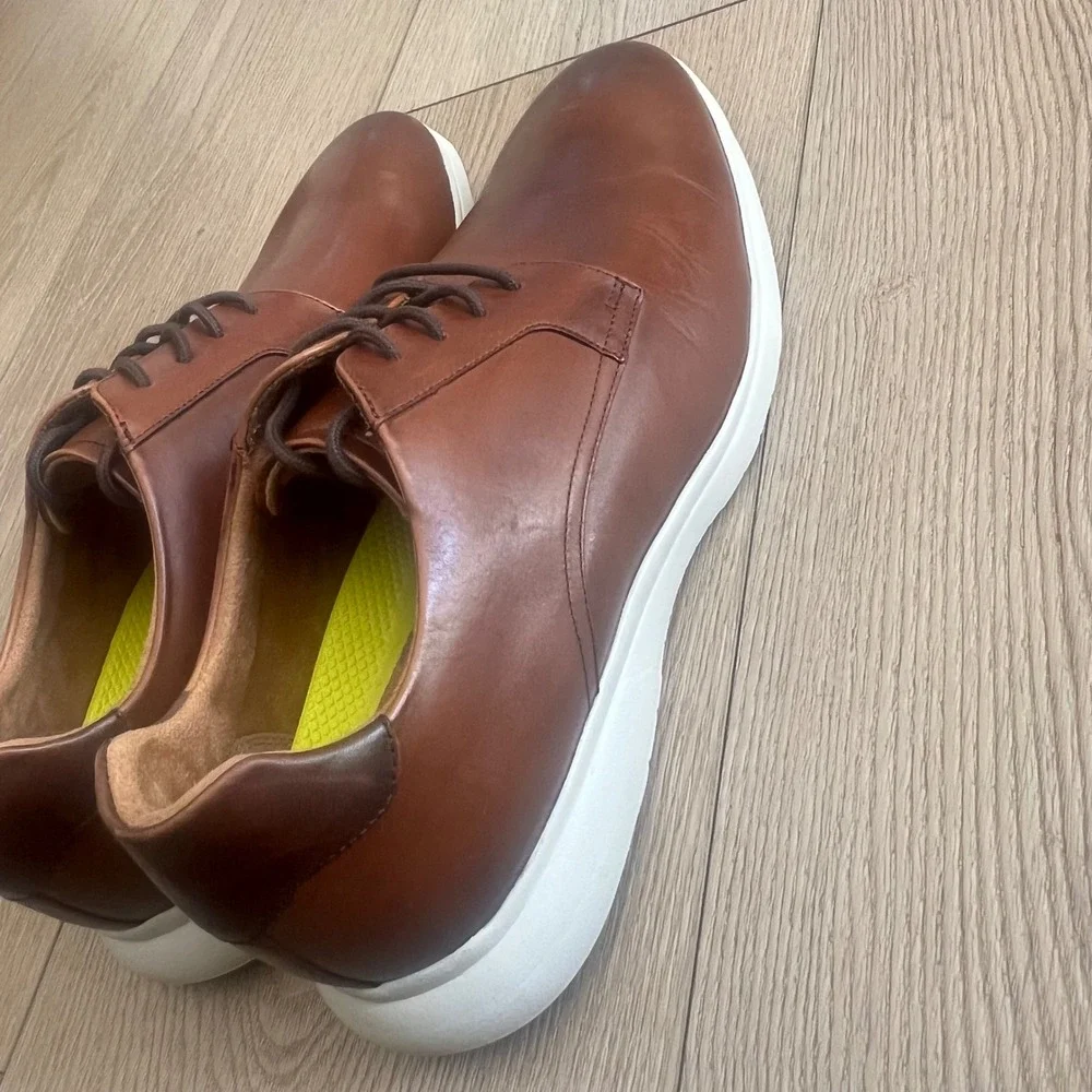 FLORSHEIM NWOB DASH PLAIN TOE OXFORD SNEAKER SHOE COGNAC. SIZE 12M